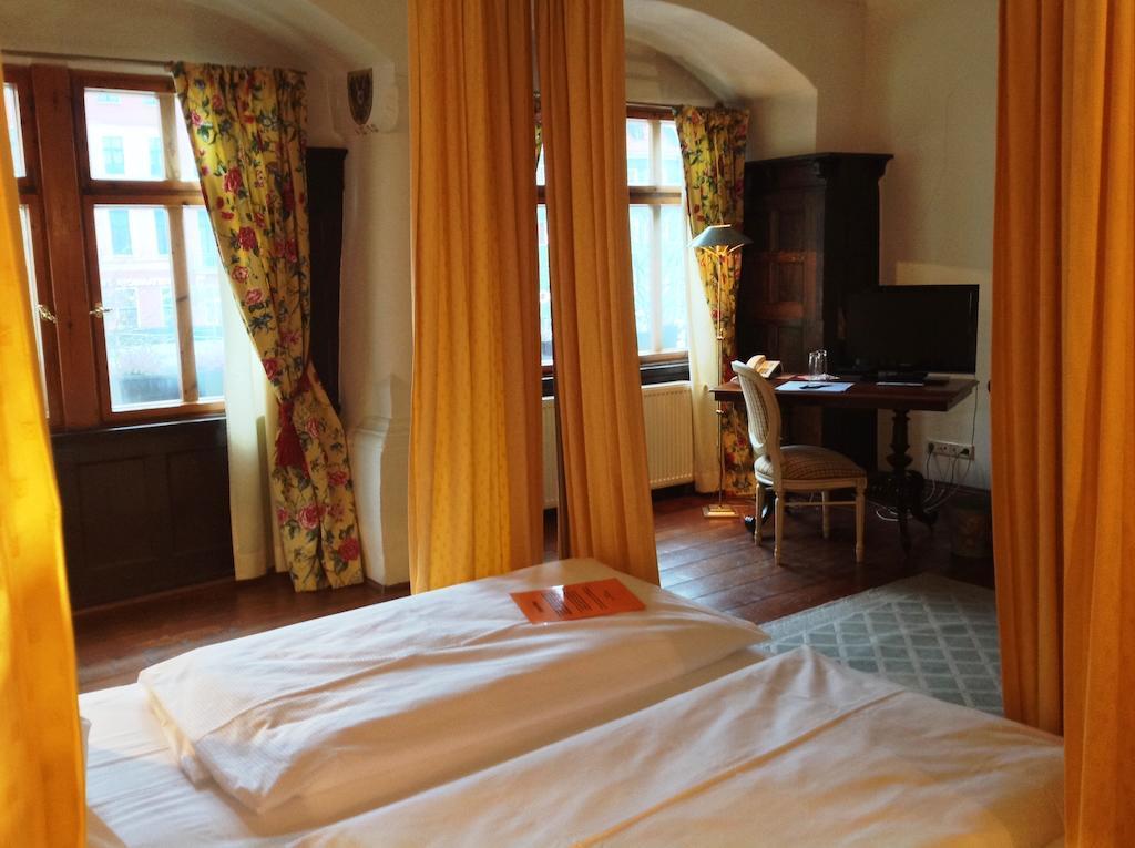 Hotel Adler Rudolstadt Rum bild